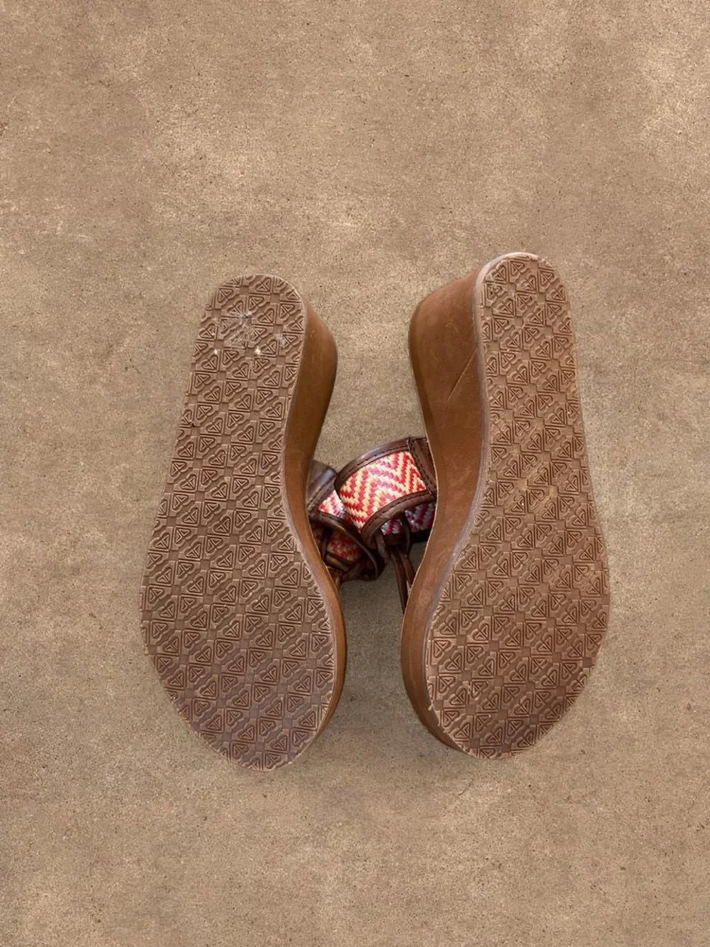 Vintage Y2K Roxy Platform Flip Flop Sandals Brown